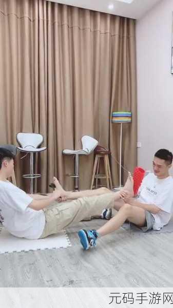将手脚绑上拿刷子脚心-创意游戏:用脚心拓印展现独特艺术