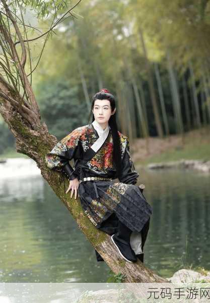 樱花校园新风尚,男生汉服月影引领古风潮流