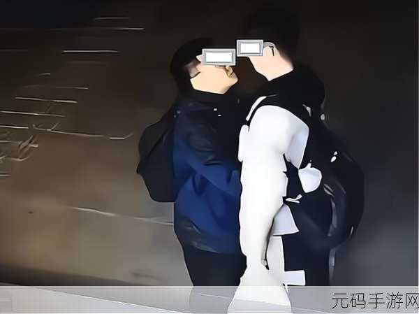 两个男生互相亲吻原声音没有音乐:1. 亲吻的瞬间:友谊与爱的交融