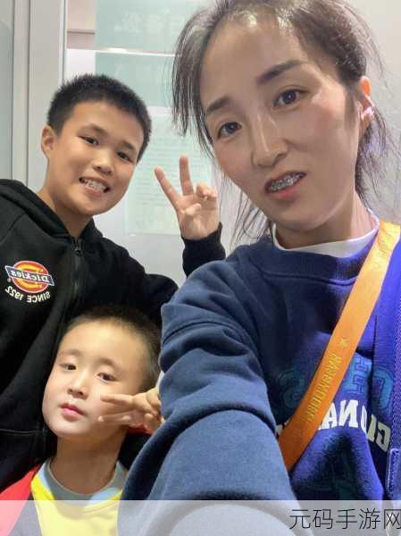 一杆大枪草一家三娘家庭喜剧:1. "三娘家庭的欢乐日常:笑声不断