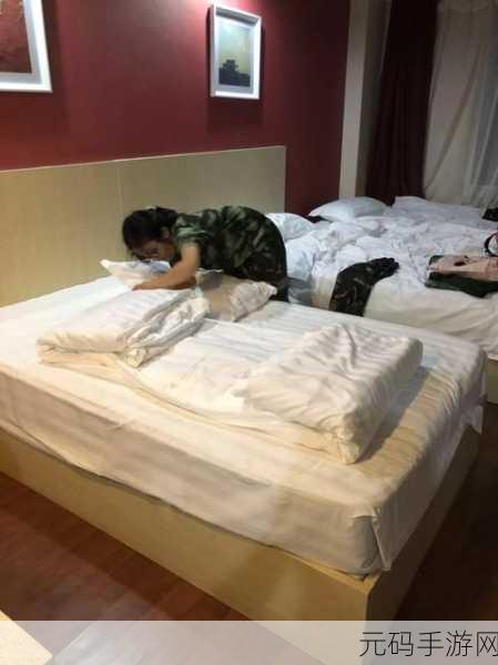 被教官按在寝室狂到腿软视频：1. 教官的高压训练：在寝室中的极限挑战