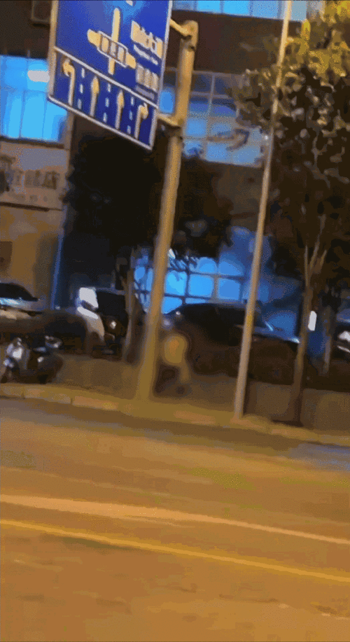 在朋友家喝醉了:1. 醉酒之后的秘密:朋友家里的疯狂夜晚