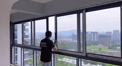 被压到落地玻璃窗前do：1. ＂被压在落地窗前的思绪与感悟