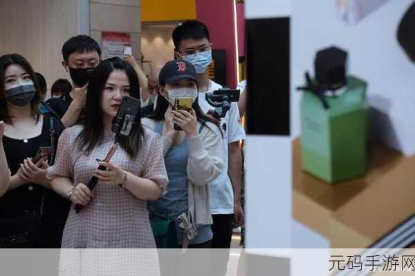 网红爆料吃瓜红领巾:1. 网红揭秘:吃瓜新风潮,红领巾如何引爆热议
