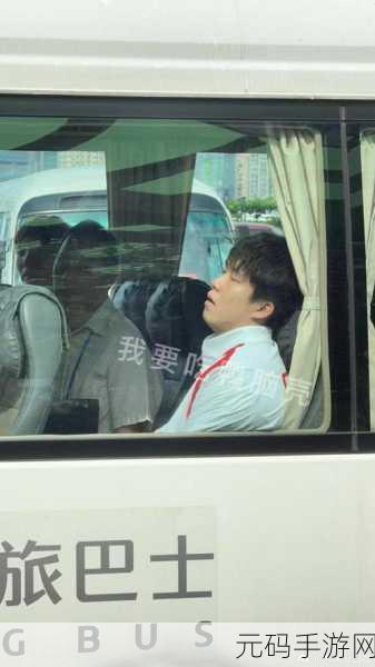 王楚钦吻女生：1. 王楚钦与女生亲密互动引发网友热议