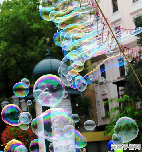 欢乐球吃球深度攻略大公开，揭秘特殊泡泡获取奇招，登顶游戏巅峰不再是梦